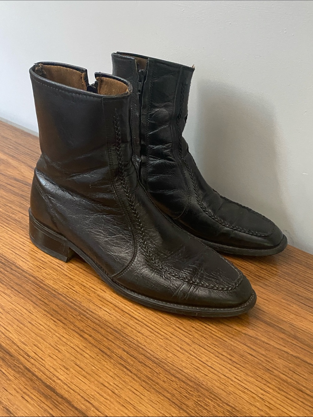 Vintage Florsheim Essex Black Leather Side-Zip Ankle Boots.91/2